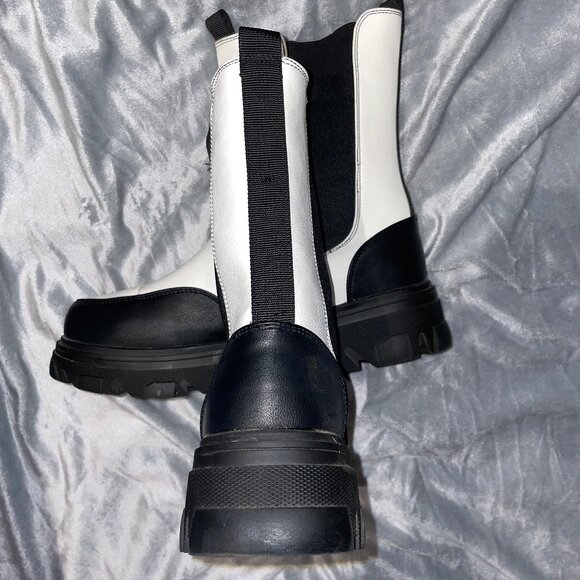 π Bundle Deal: 4 for $20! π White Chelsea booties size 8 - Picture 12 of 16